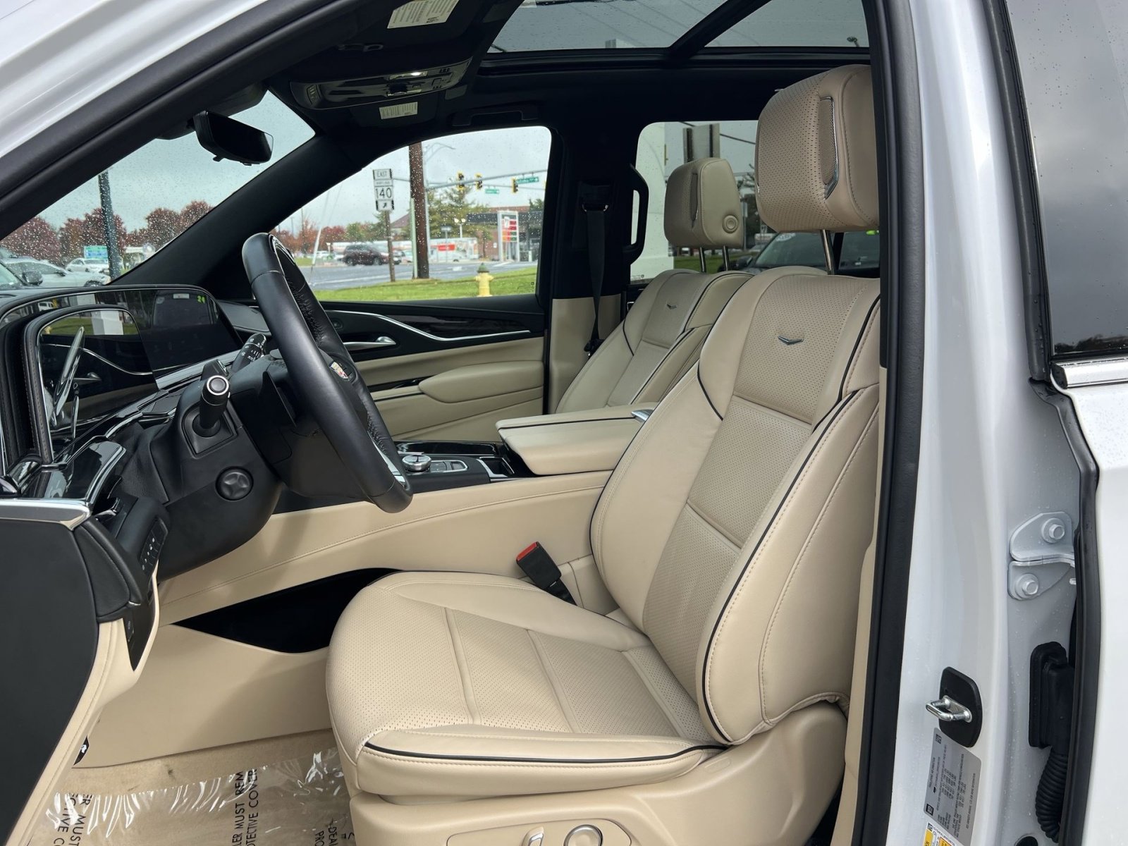 Used 2024 Cadillac Escalade ESV Premium Luxury image 13