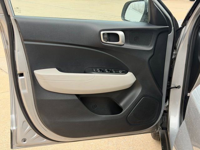 Used 2024 Hyundai Venue SEL image 18