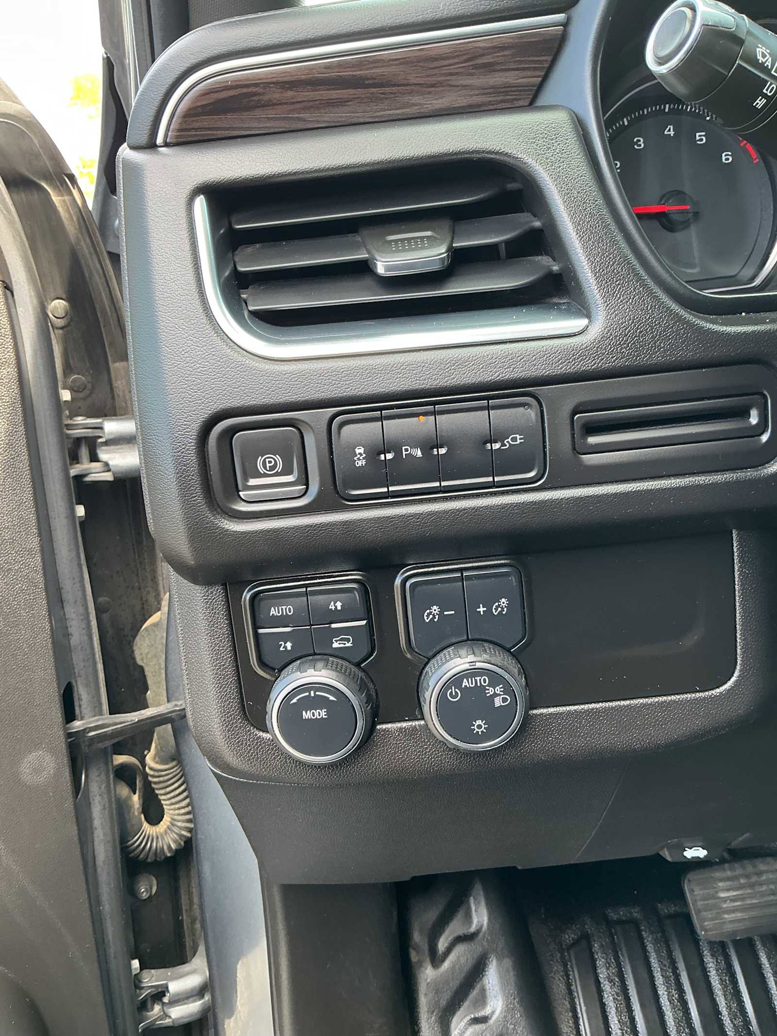 Used 2021 Chevrolet Tahoe 4WD image 15
