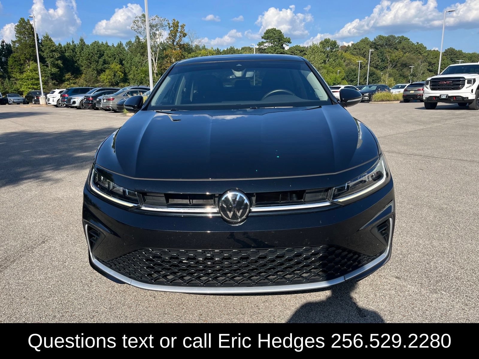 Used 2025 Volkswagen Jetta SEL FWD image 2