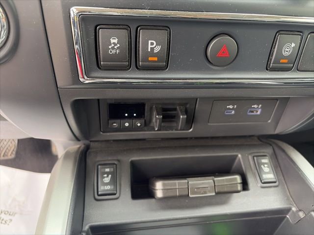Used 2023 Nissan Titan SV w/ SV Convenience Package image 17