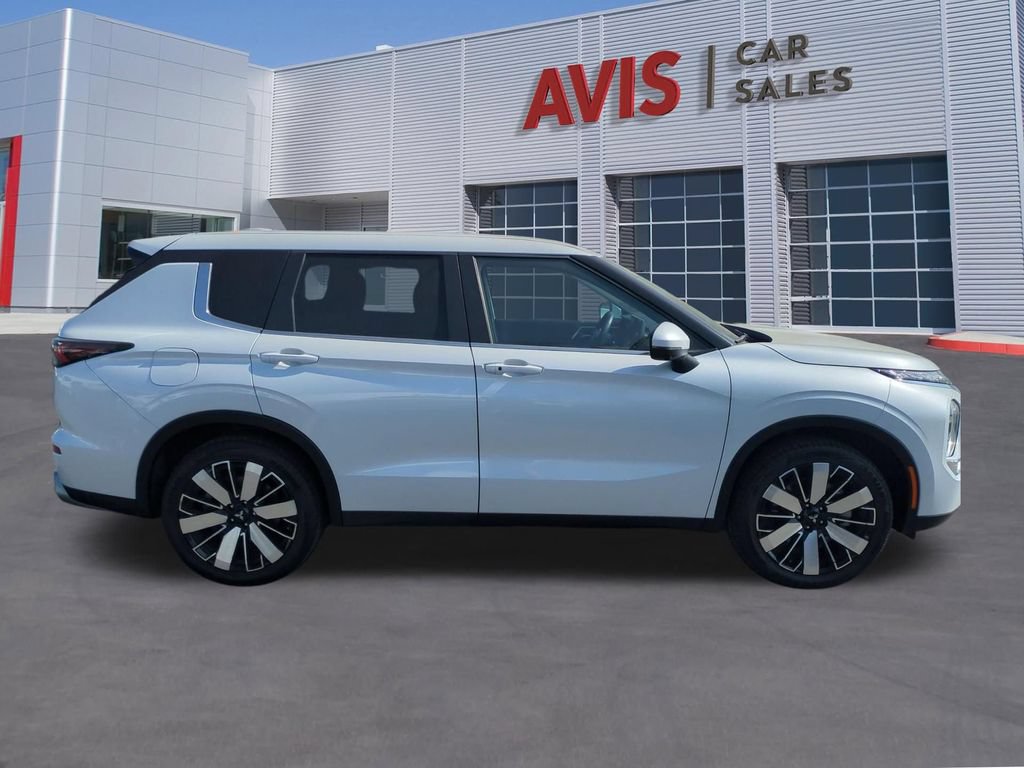 Used 2025 Mitsubishi Outlander SE AWD/4WD image 5
