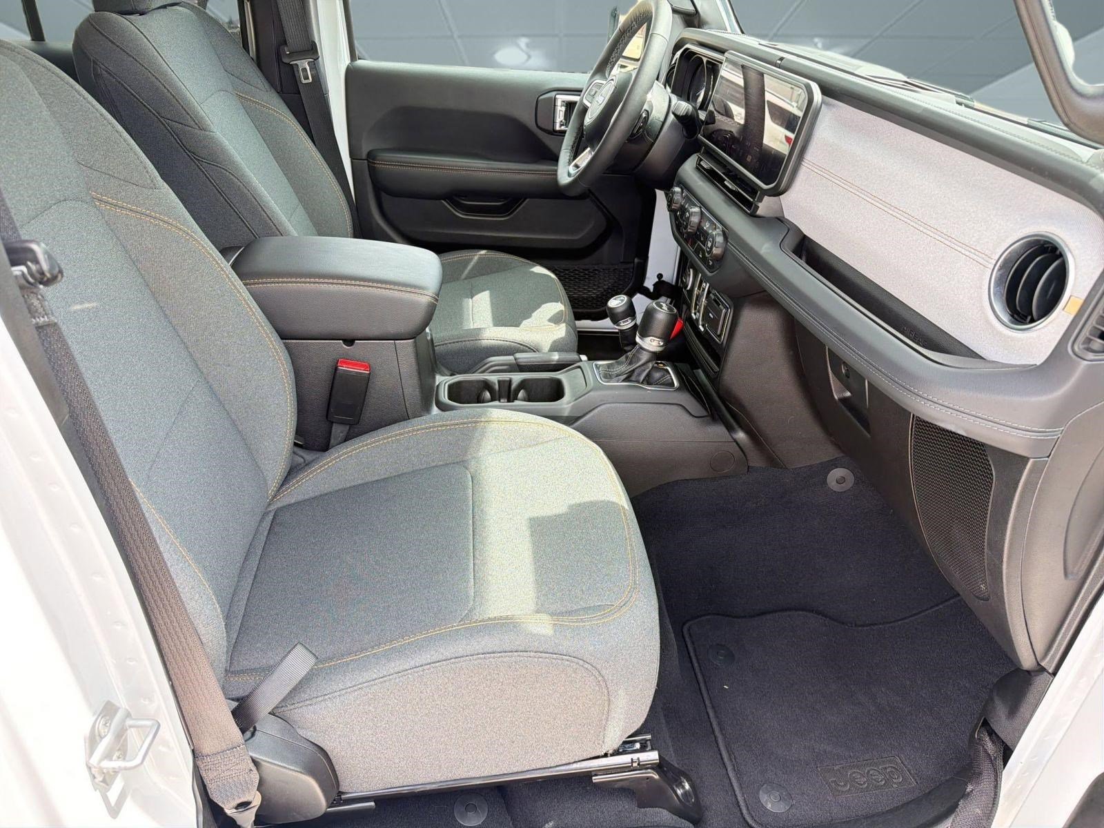 Certified 2025 Jeep Wrangler Sahara image 29