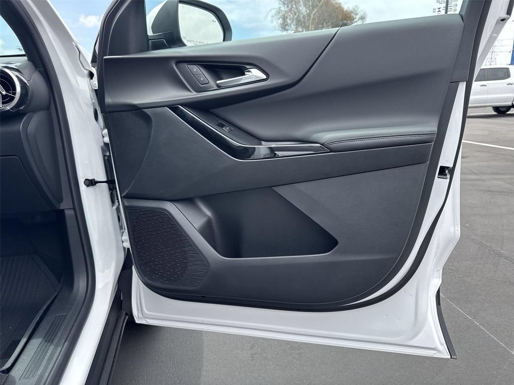 New 2026 Chevrolet Equinox LT w/ Safety and Technology Package FWD image 32