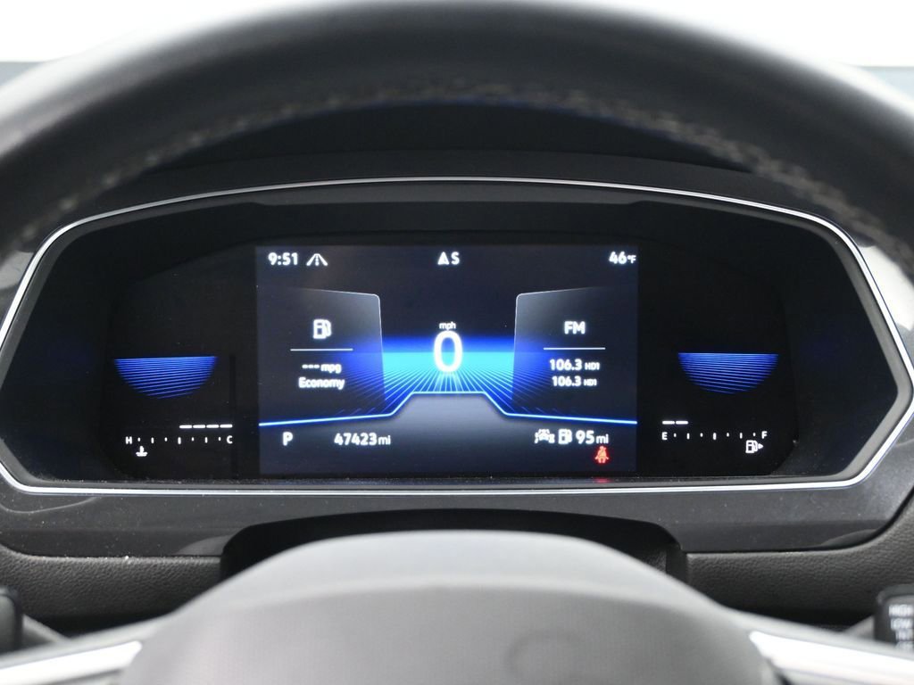 Used 2022 Volkswagen Tiguan SE image 11