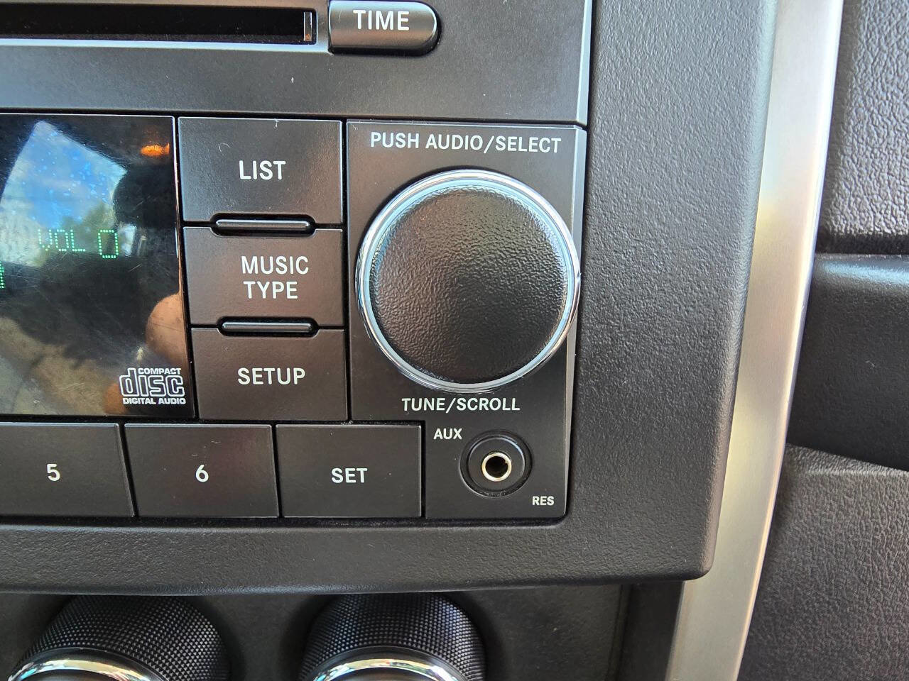 Used 2012 Jeep Liberty Sport image 31