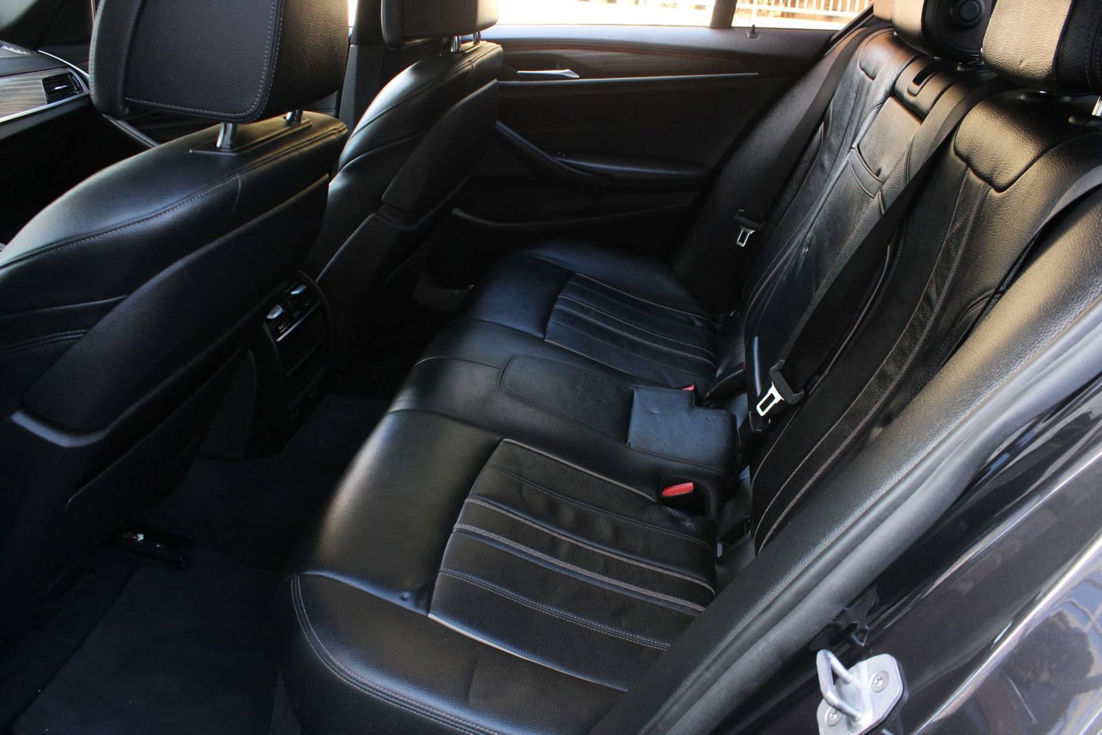 Used 2018 BMW 530i xDrive AWD/4WD image 19