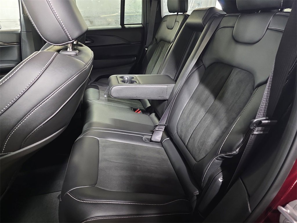 Used 2024 Jeep Grand Cherokee Altitude image 13