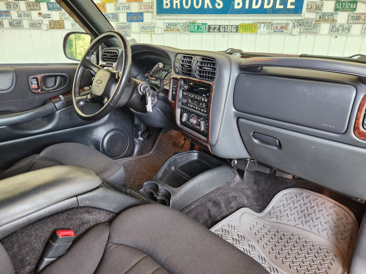 Used 2003 Chevrolet S10 Pickup LS w/ LS Preferred Equipment Group AWD/4WD image 2