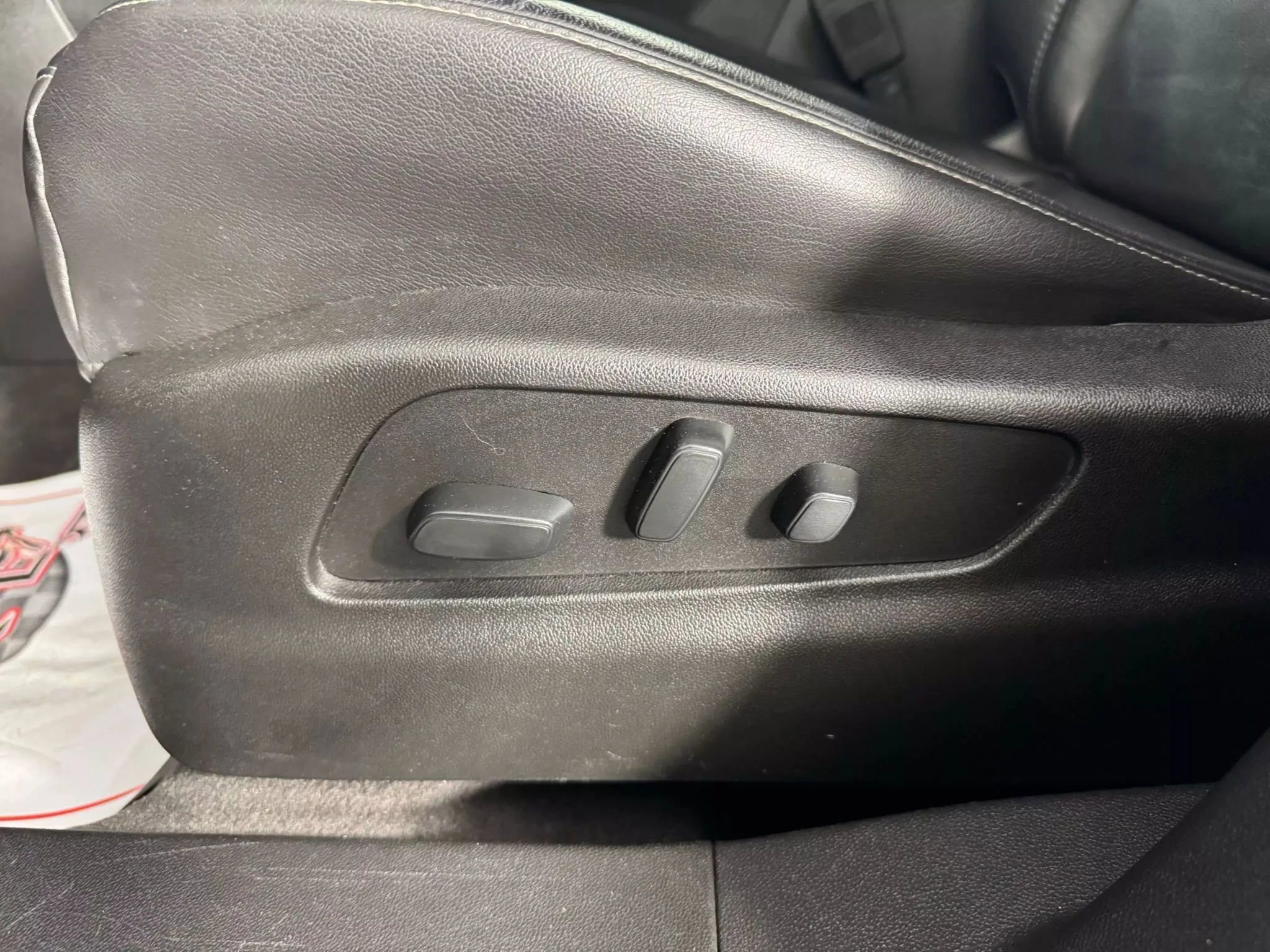 Used 2021 Cadillac XT4 Premium Luxury image 34