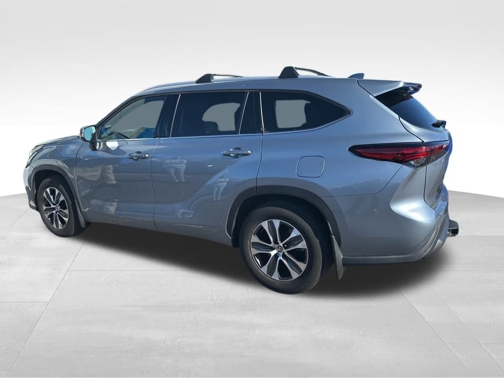 Used 2022 Toyota Highlander XLE image 4