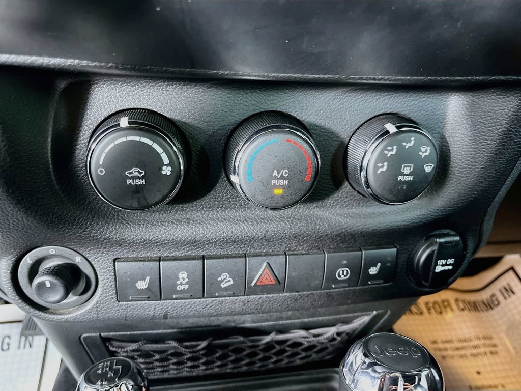 Used 2017 Jeep Wrangler Unlimited Sahara AWD/4WD image 19