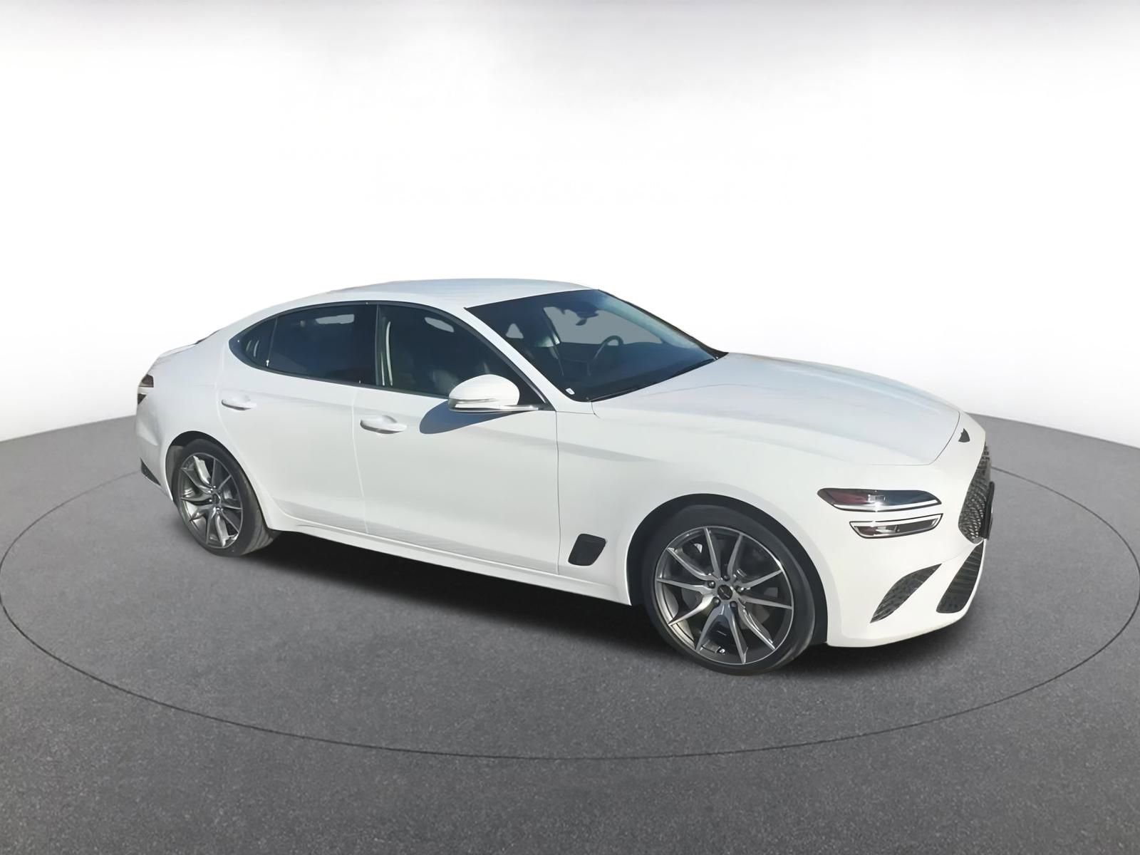 Used 2025 Genesis G70 2.5T image 2