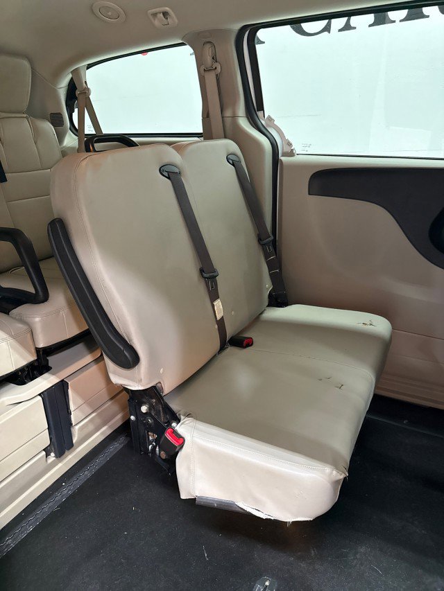 Used 2016 Dodge Grand Caravan SE w/ Quick Order Package 29E SE image 25