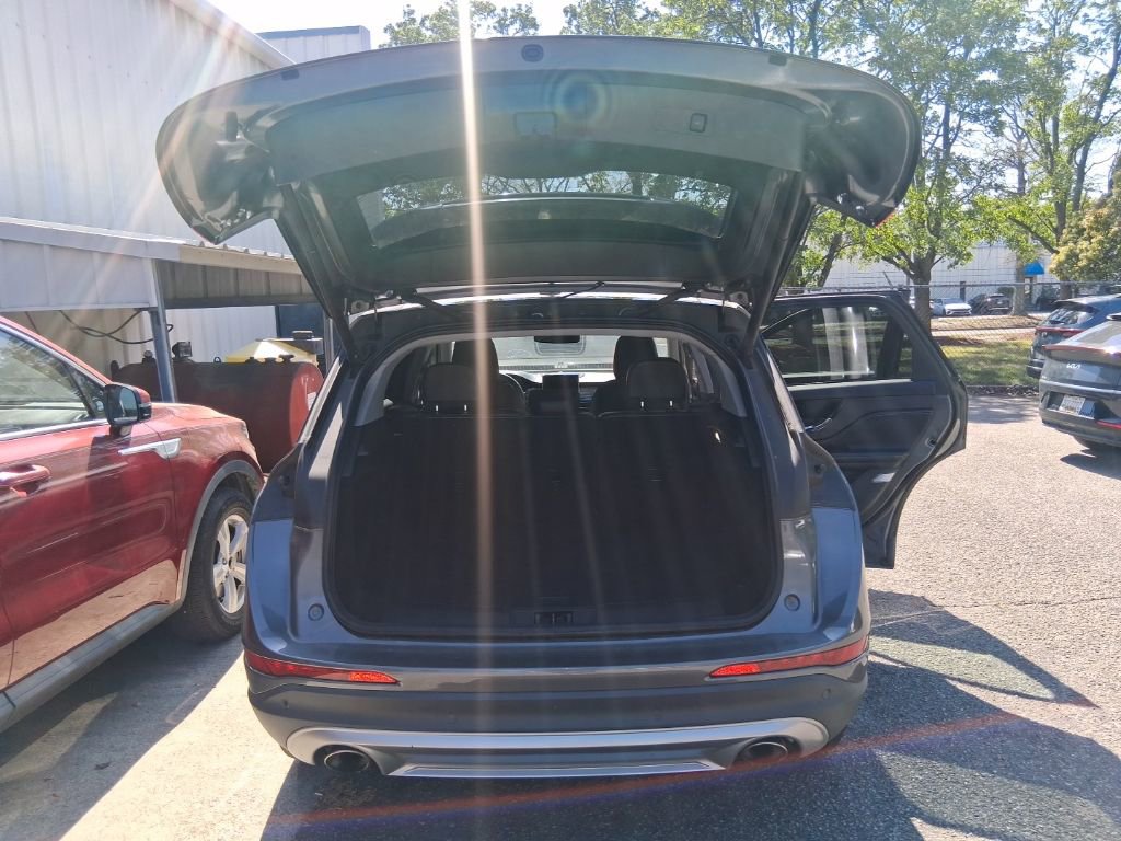 Used 2021 Lincoln Corsair AWD w/ Rear Removable Package Tray image 18
