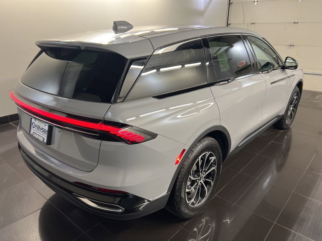 Used 2026 Lincoln Nautilus Premier image 6