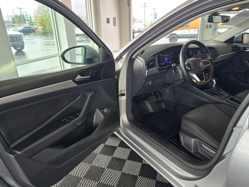 Used 2024 Volkswagen Jetta S image 32