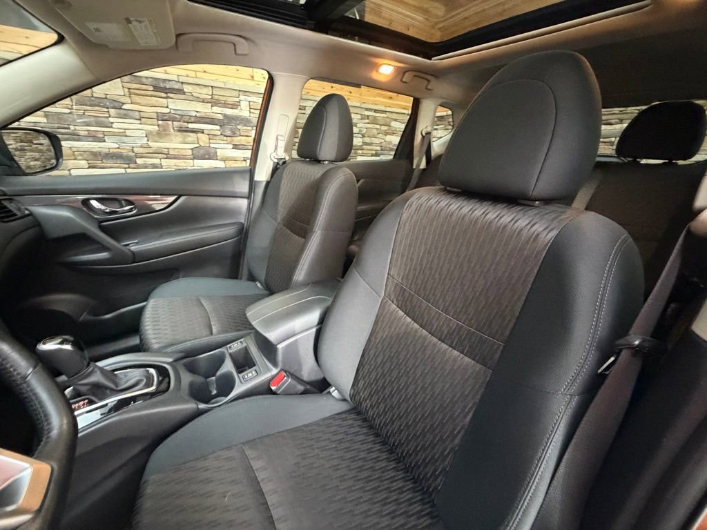 Used 2018 Nissan Rogue SV w/ Sun & Sound Touring Package image 12