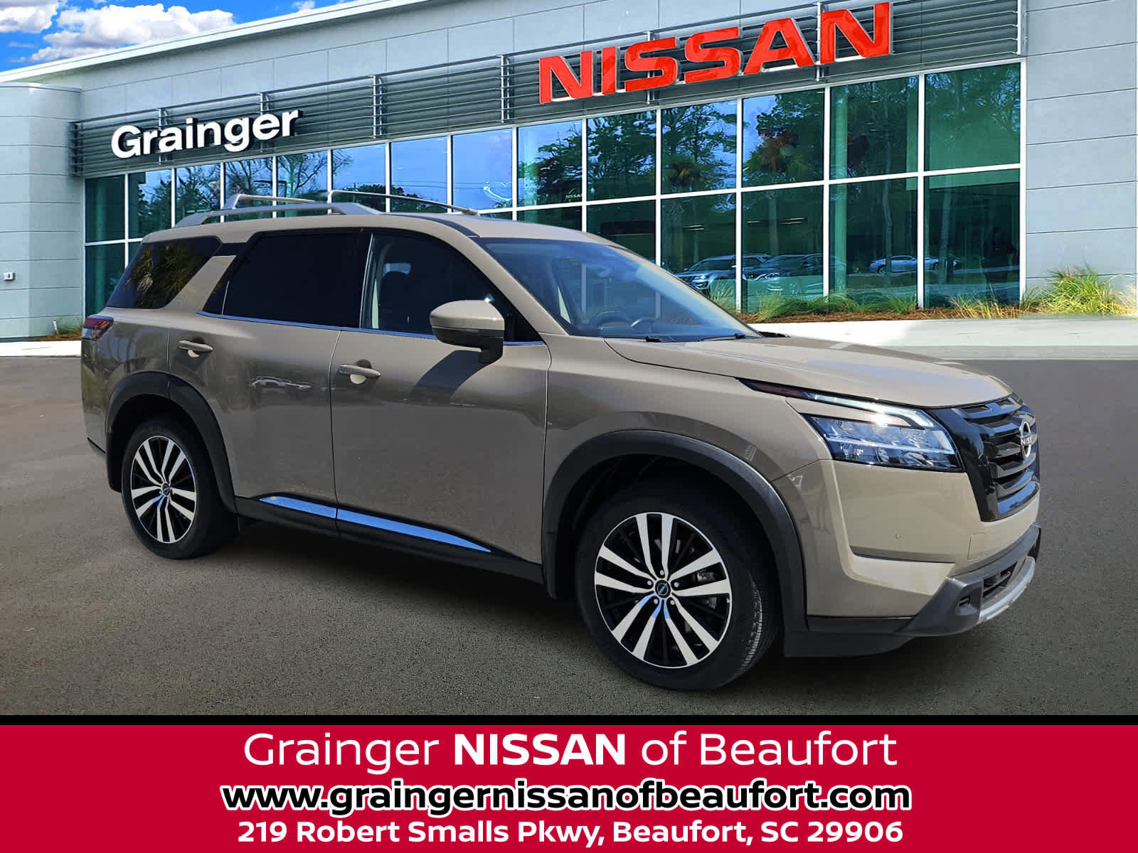 Used 2023 Nissan Pathfinder Platinum w/ Black Appearance Package image 1