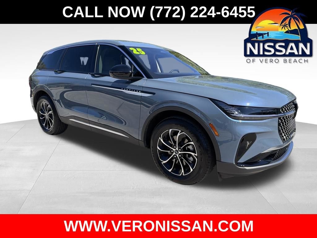 Used 2025 Lincoln Nautilus Premier image 1