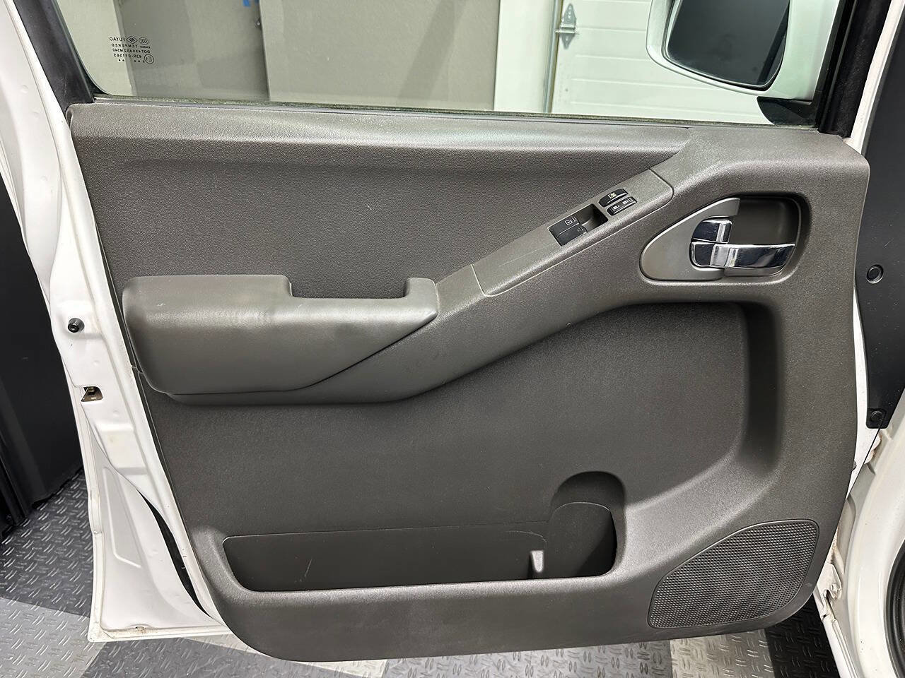 Used 2012 Nissan Frontier PRO-4X image 13