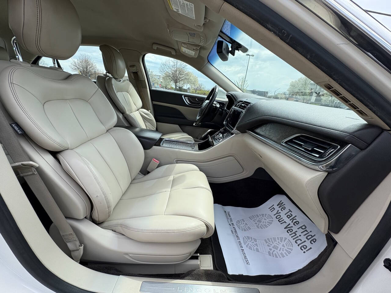 Used 2017 Lincoln Continental Premiere FWD image 32