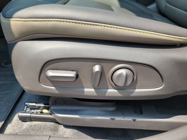 Used 2025 Chevrolet Trax ACTIV w/ Sunroof Package FWD image 13