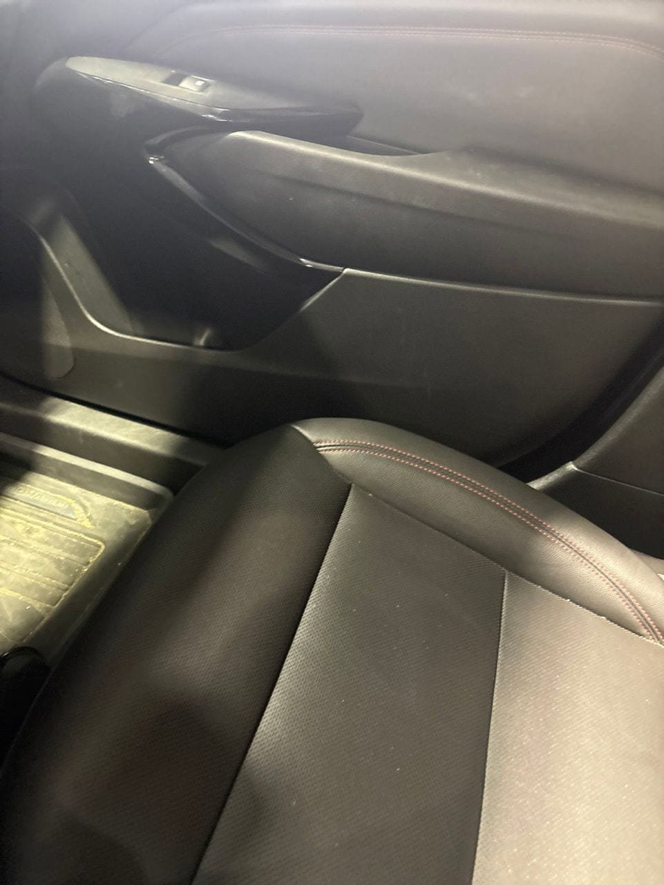 Used 2024 Chevrolet Trax RS w/ Sunroof Package FWD image 11