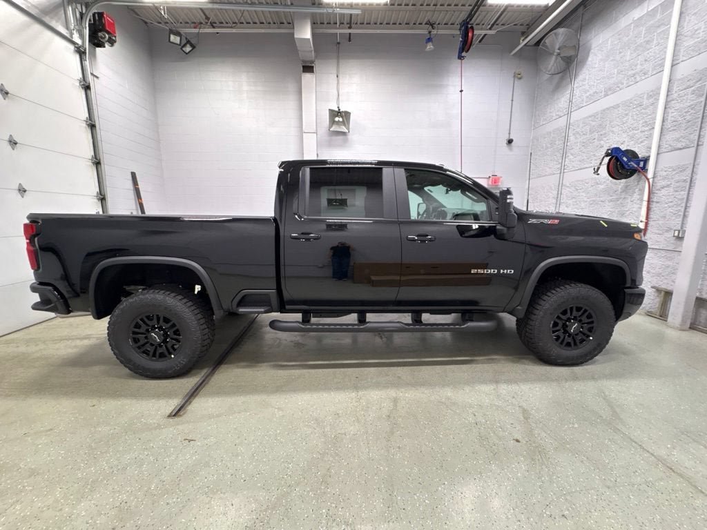 New 2026 Chevrolet Silverado 2500 ZR2 AWD/4WD image 3