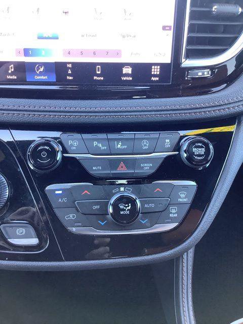 Certified 2024 Chrysler Pacifica Pinnacle FWD image 32