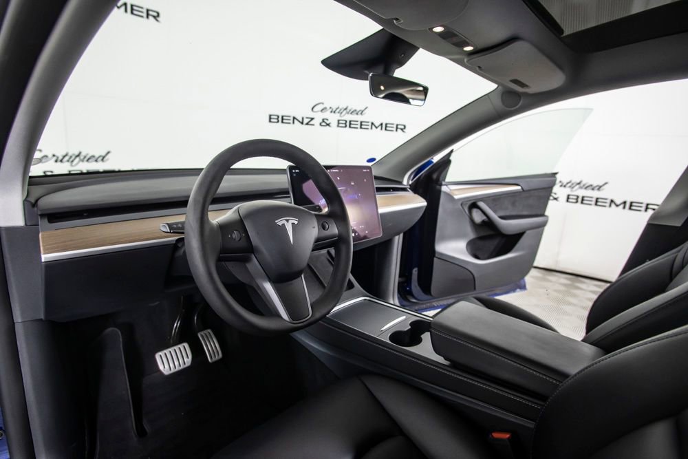 Used 2025 Tesla Model Y Performance image 33