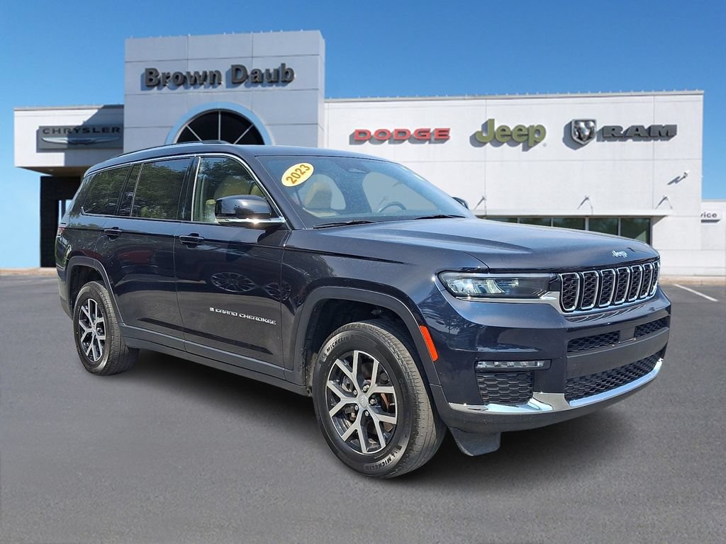 Used 2023 Jeep Grand Cherokee L Limited w/ Trailer Tow Group (B) AWD/4WD video 1
