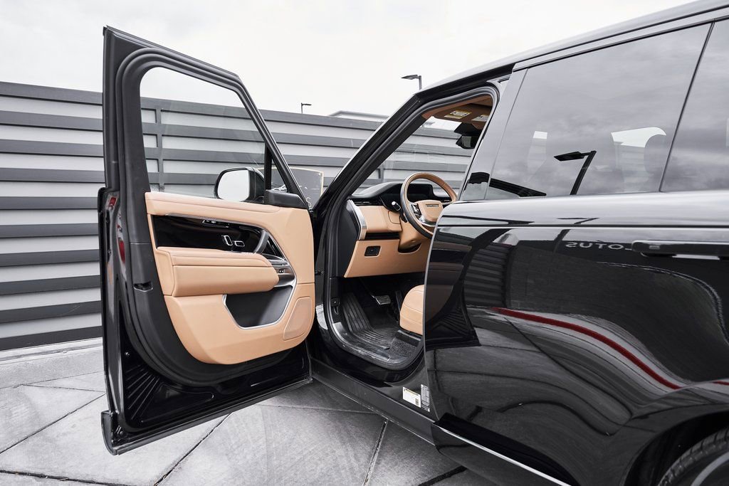 Used 2023 Land Rover Range Rover SE image 28
