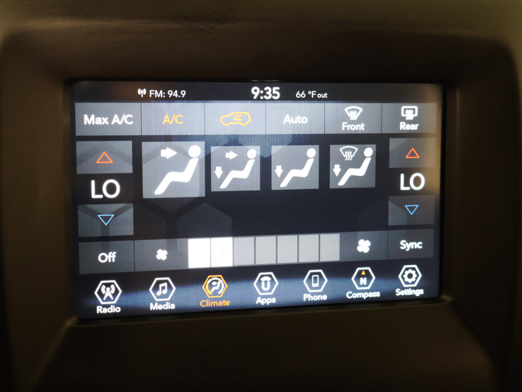 Used 2019 Jeep Compass Latitude FWD image 40