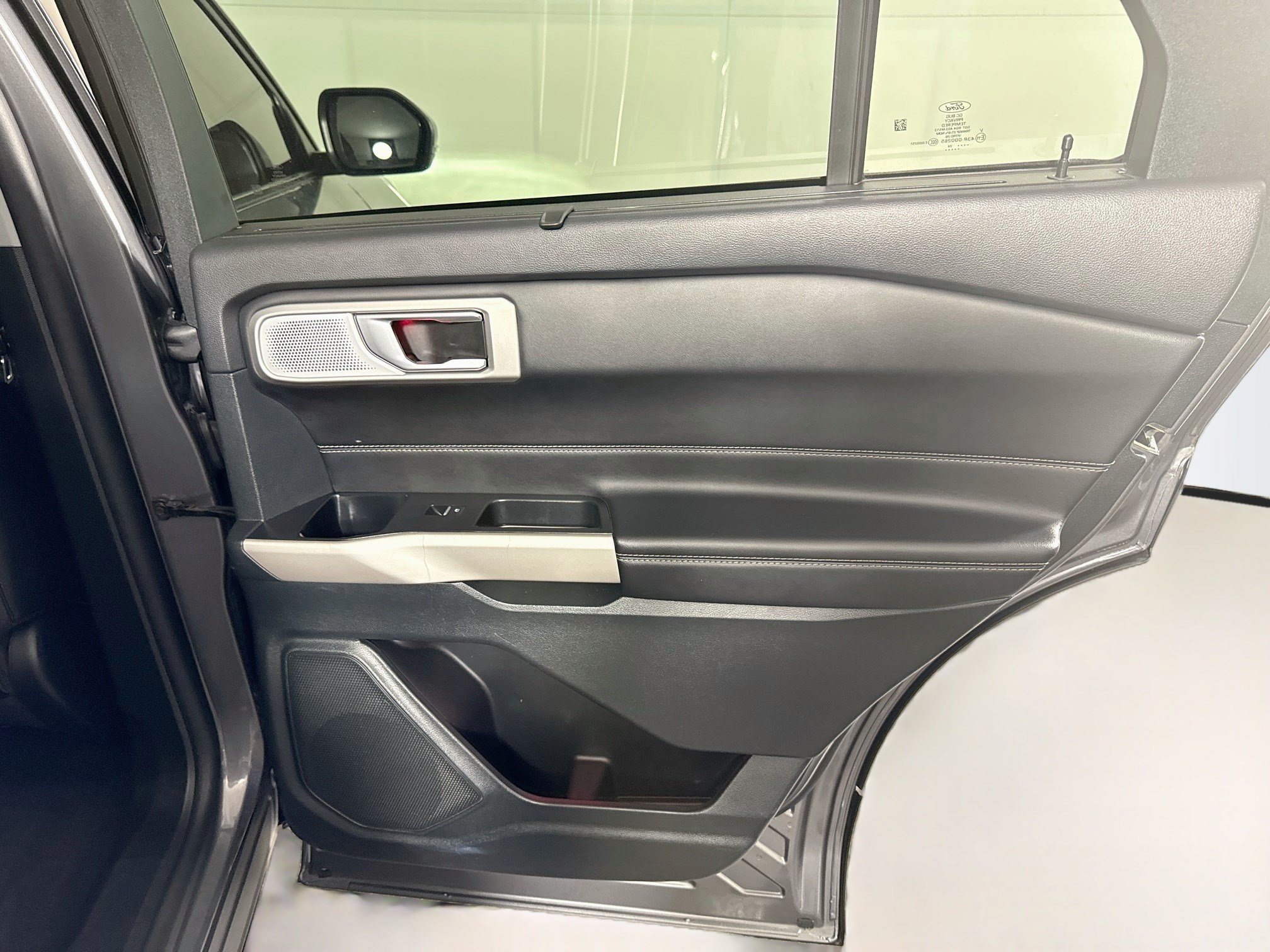 Used 2024 Ford Explorer Limited w/ Limited Technology Package RWD image 28