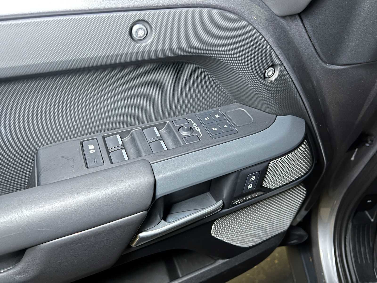 Used 2024 Land Rover Defender 130 X image 22