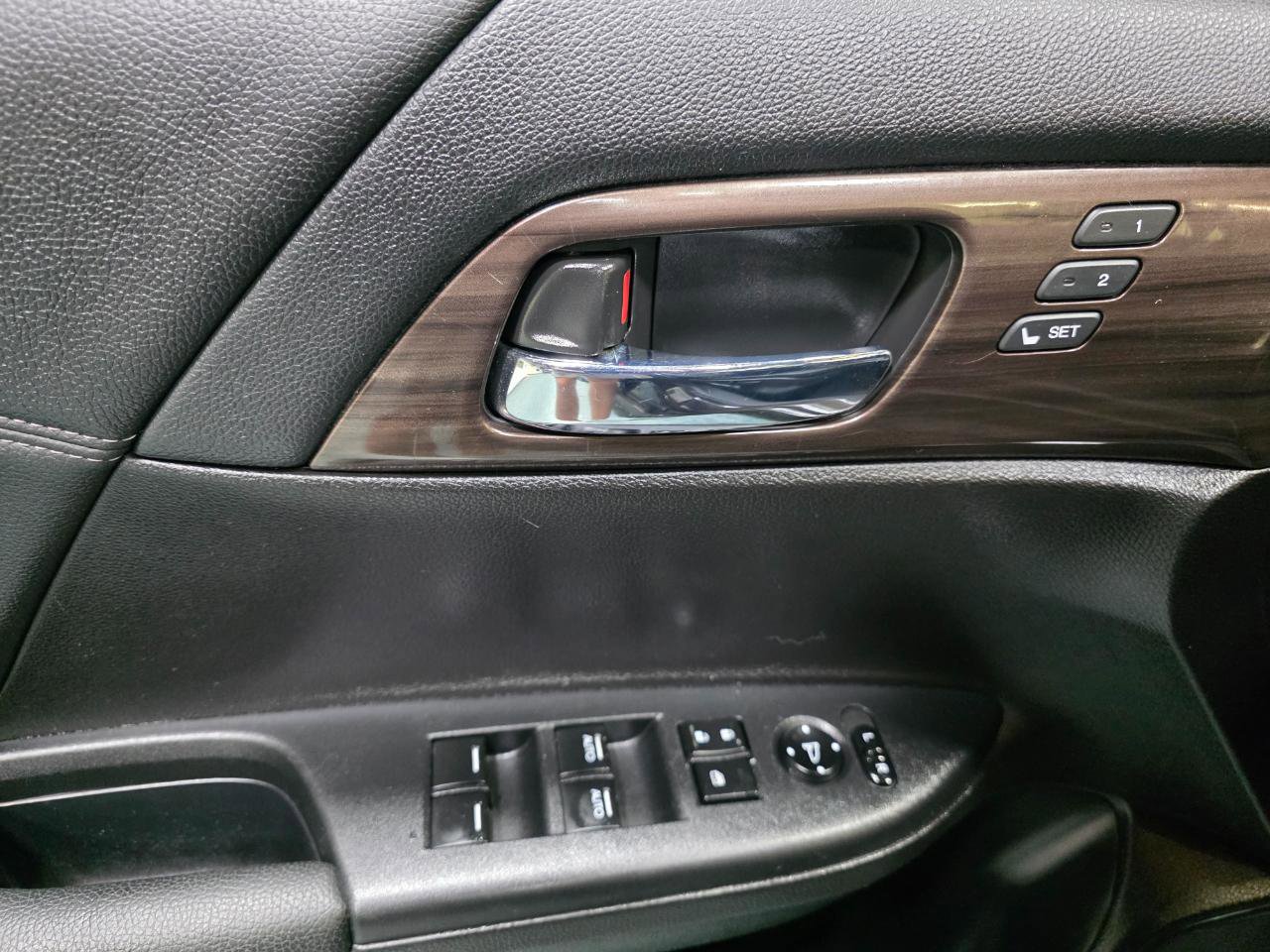 Used 2016 Honda Accord Touring image 18