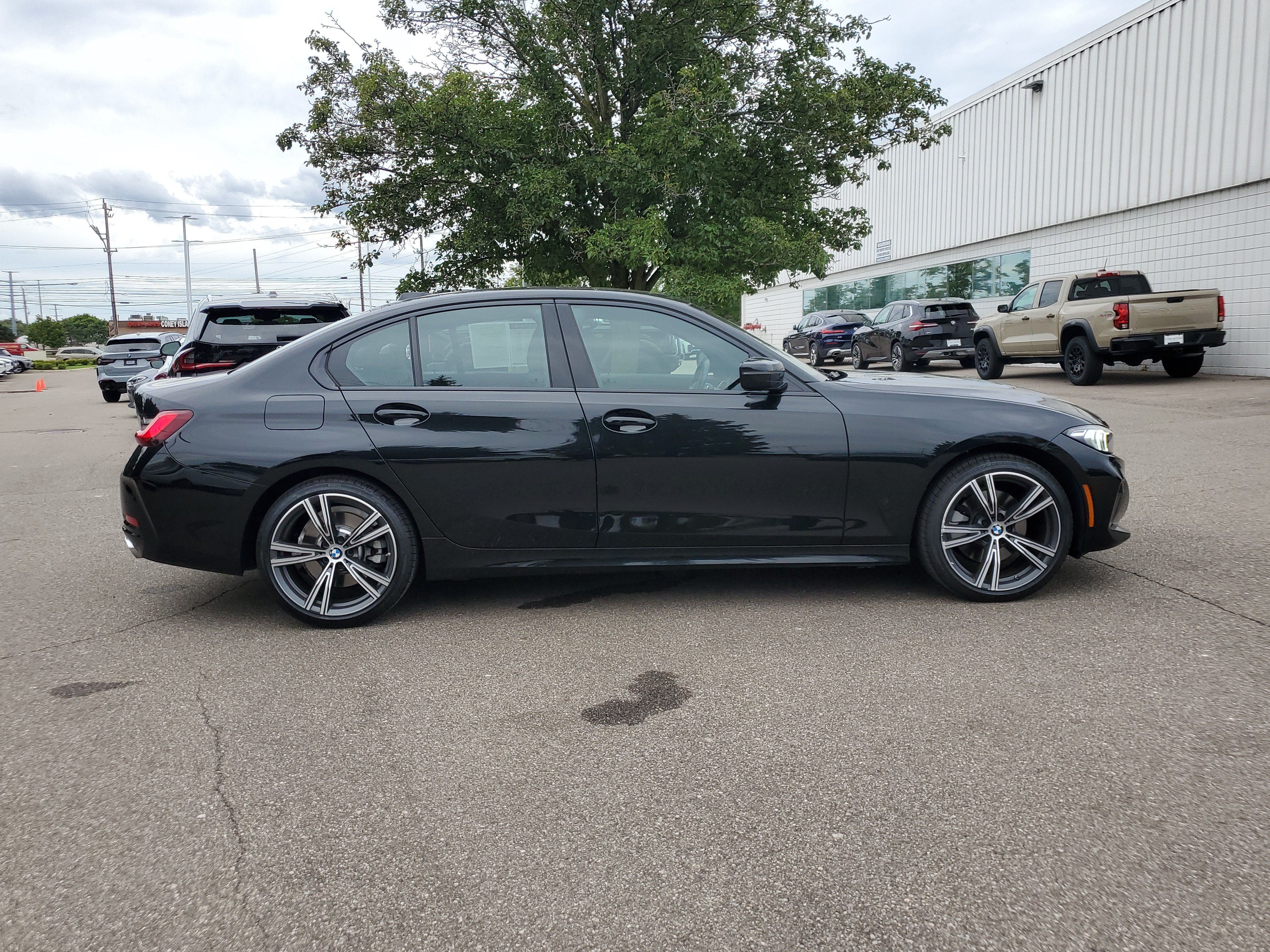Certified 2023 BMW 330i xDrive Sedan w/ Premium Package AWD/4WD image 6