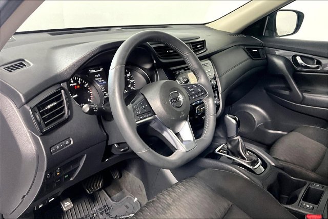 Used 2017 Nissan Rogue SV FWD image 14