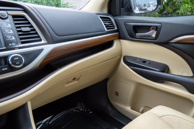 Used 2019 Toyota Highlander Limited FWD image 28