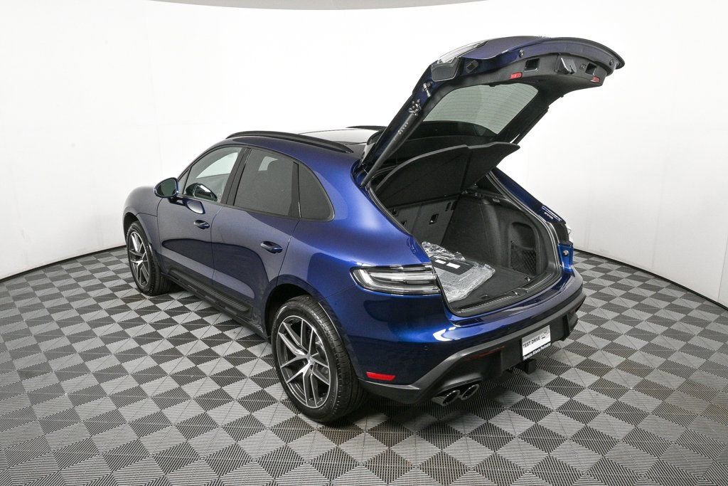 Certified 2025 Porsche Macan image 32
