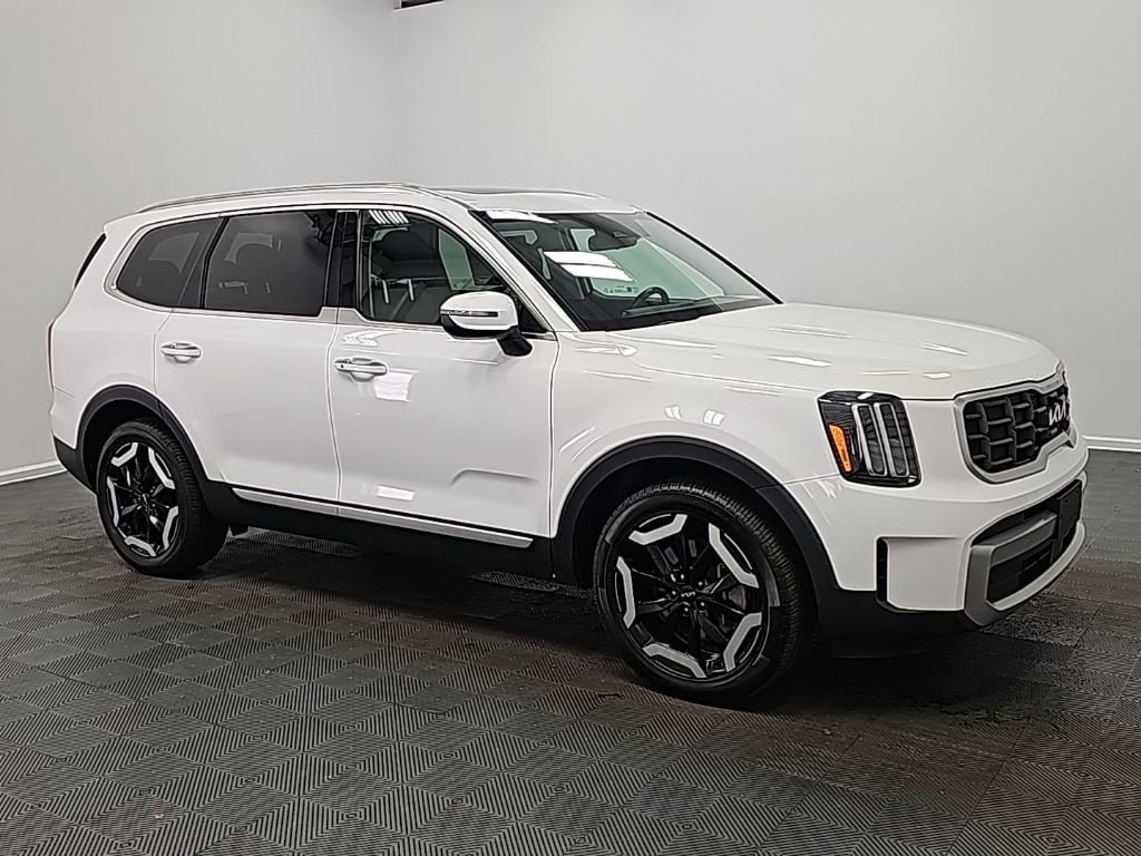 Used 2023 Kia Telluride S w/ S Sunroof Package image 2