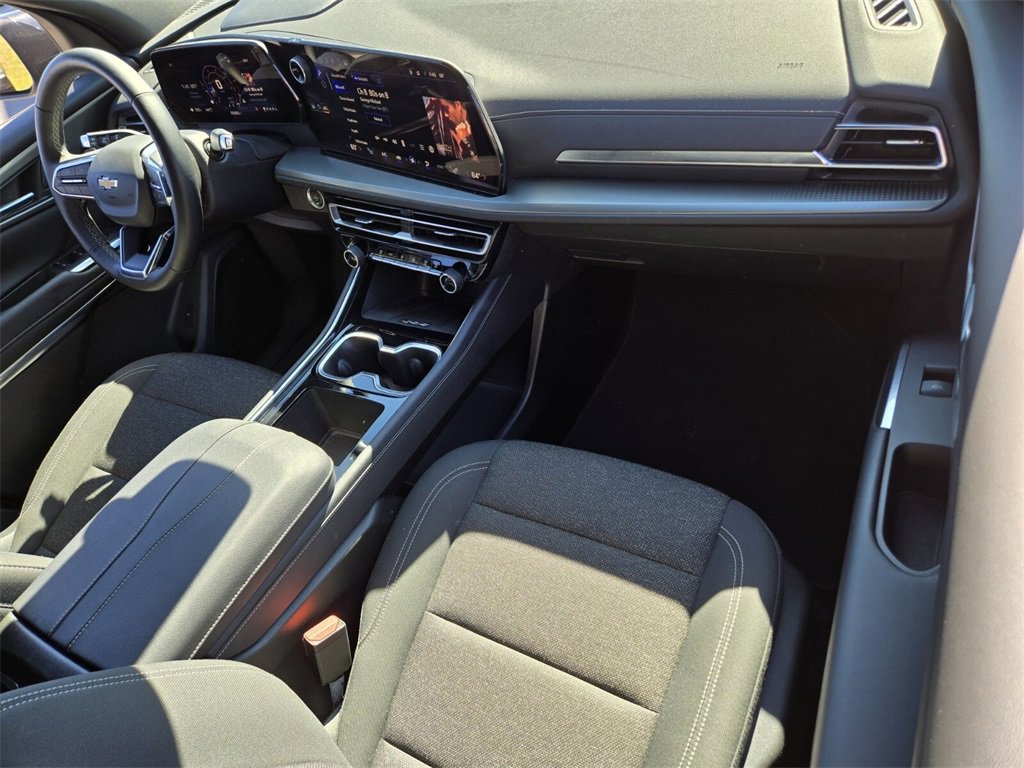 Used 2025 Chevrolet Traverse LT image 21