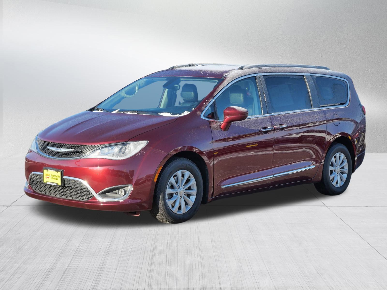 Used 2017 Chrysler Pacifica Touring-L image 3