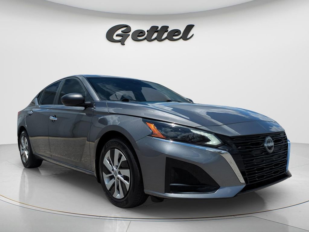 Certified 2024 Nissan Altima 2.5 S FWD image 3