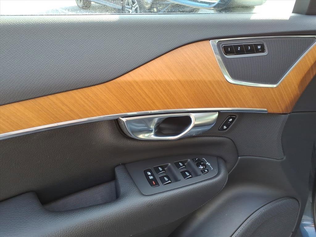 Used 2022 Volvo XC90 T6 Momentum w/ Advanced Package image 12