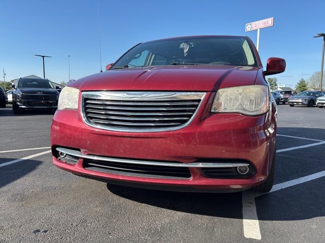 Used 2014 Chrysler Town & Country Touring FWD image 1