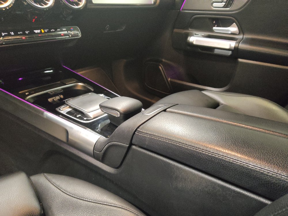Used 2020 Mercedes-Benz GLB 250 w/ Premium Package image 26