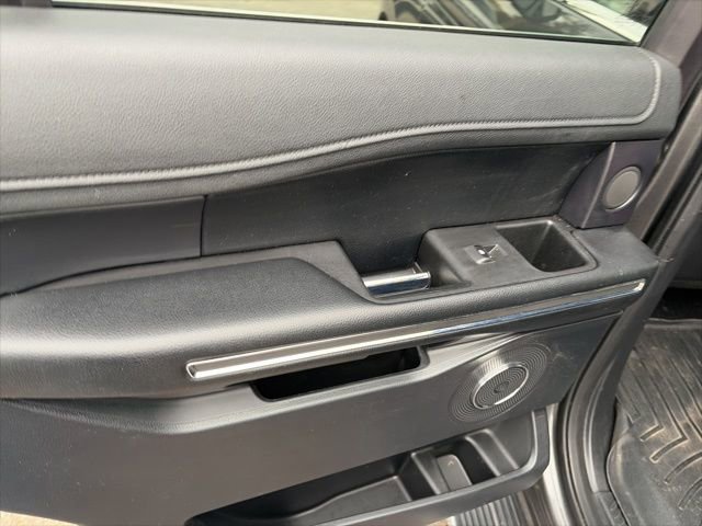 Used 2019 Ford Expedition XLT w/ Equipment Group 202A AWD/4WD image 12