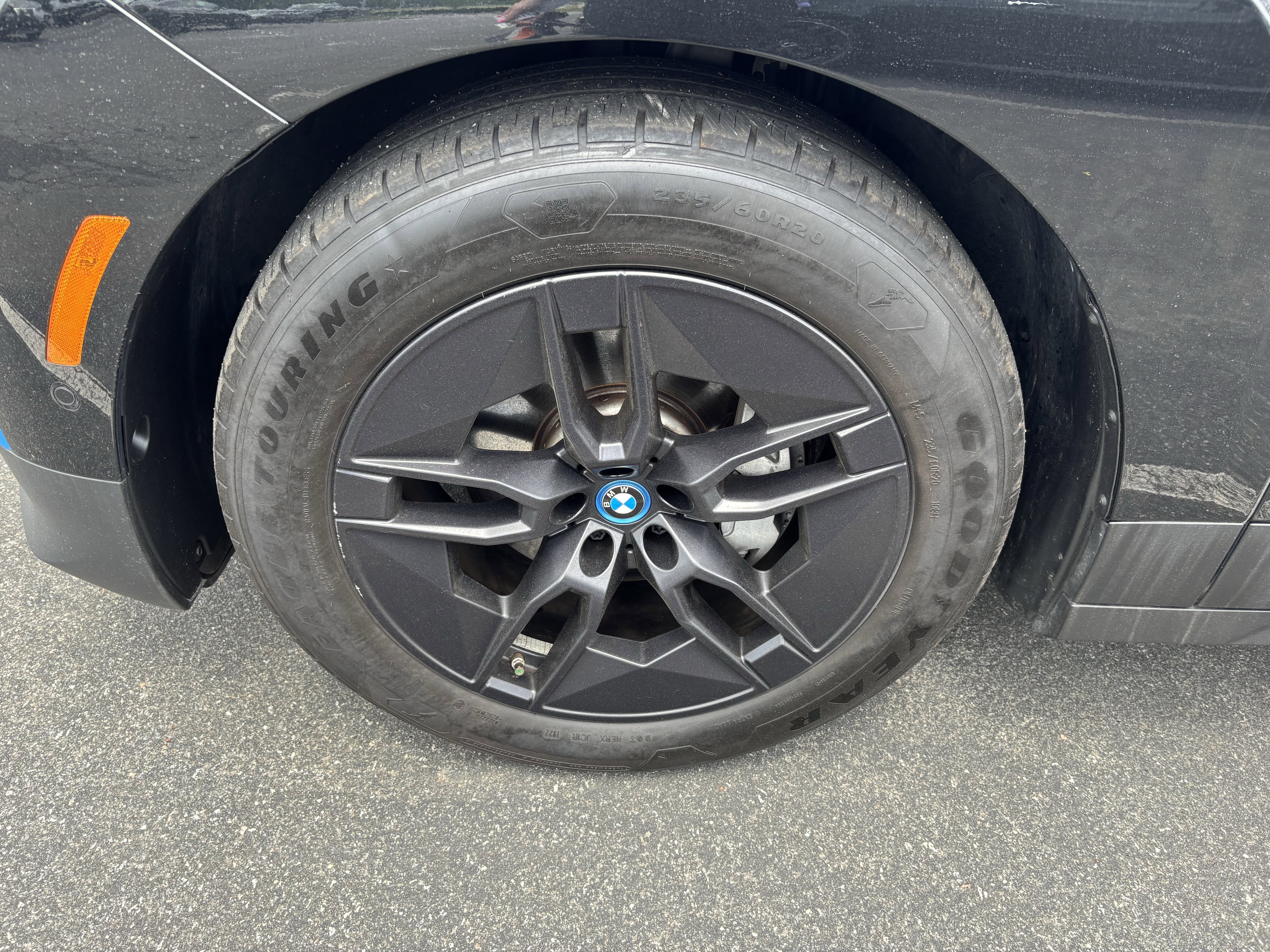 Used 2023 BMW iX xDrive50 w/ Premium Package AWD/4WD image 33
